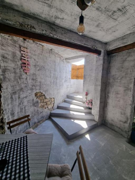 Vila Kyra Rtina Buitenkant foto