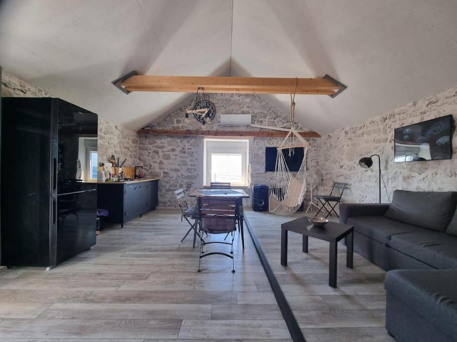 Vila Kyra Rtina Buitenkant foto