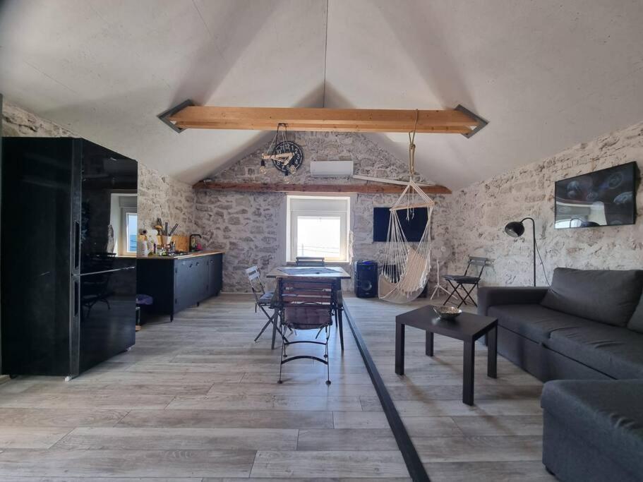 Vila Kyra Rtina Buitenkant foto